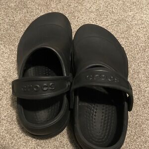 CROCS unisex Black Slip-On Sandals men’s size 4 women’s size 6